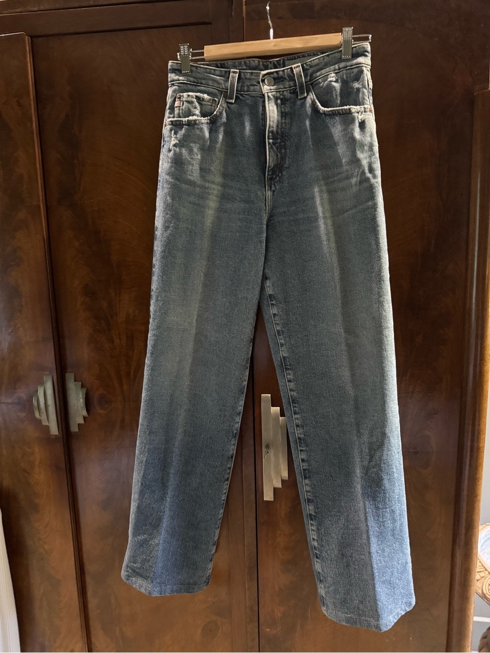 Classic High-Rise Wide-Leg Jeans in Washed Blue